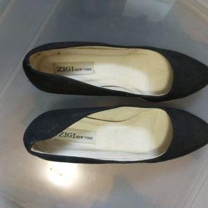 Ladies black shoes